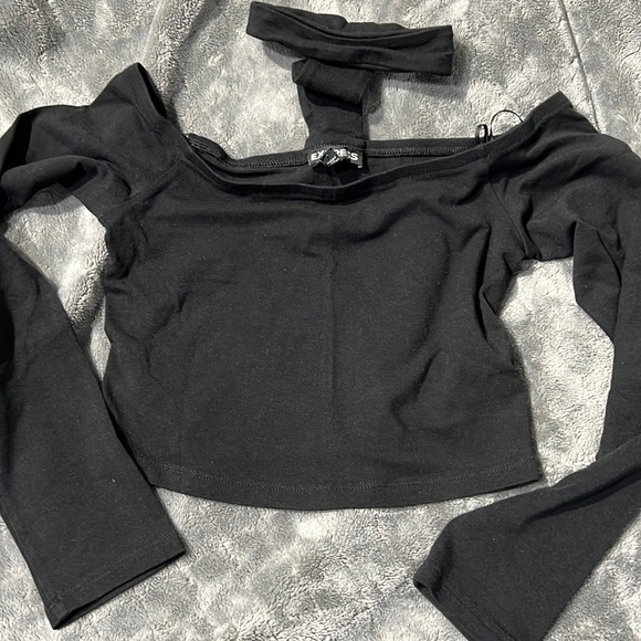 Express off the shoulder choker cropped top - Picture 2 of 2